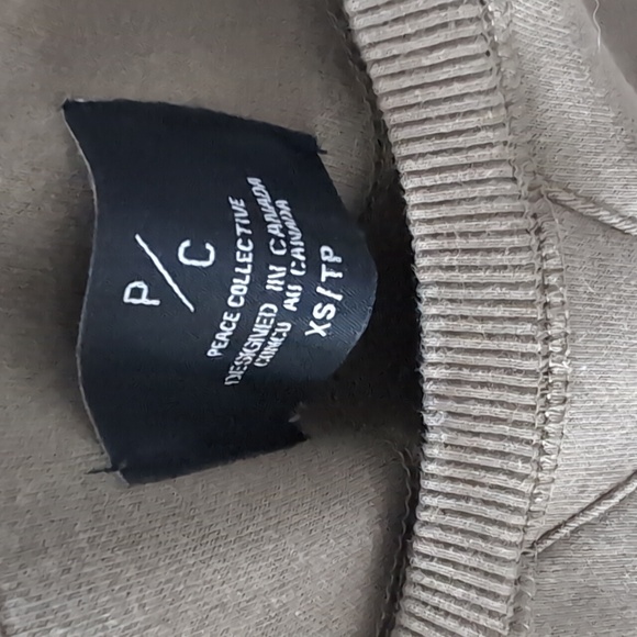 Toronto vs. Everybody sweatshirt - Picture 2 of 3